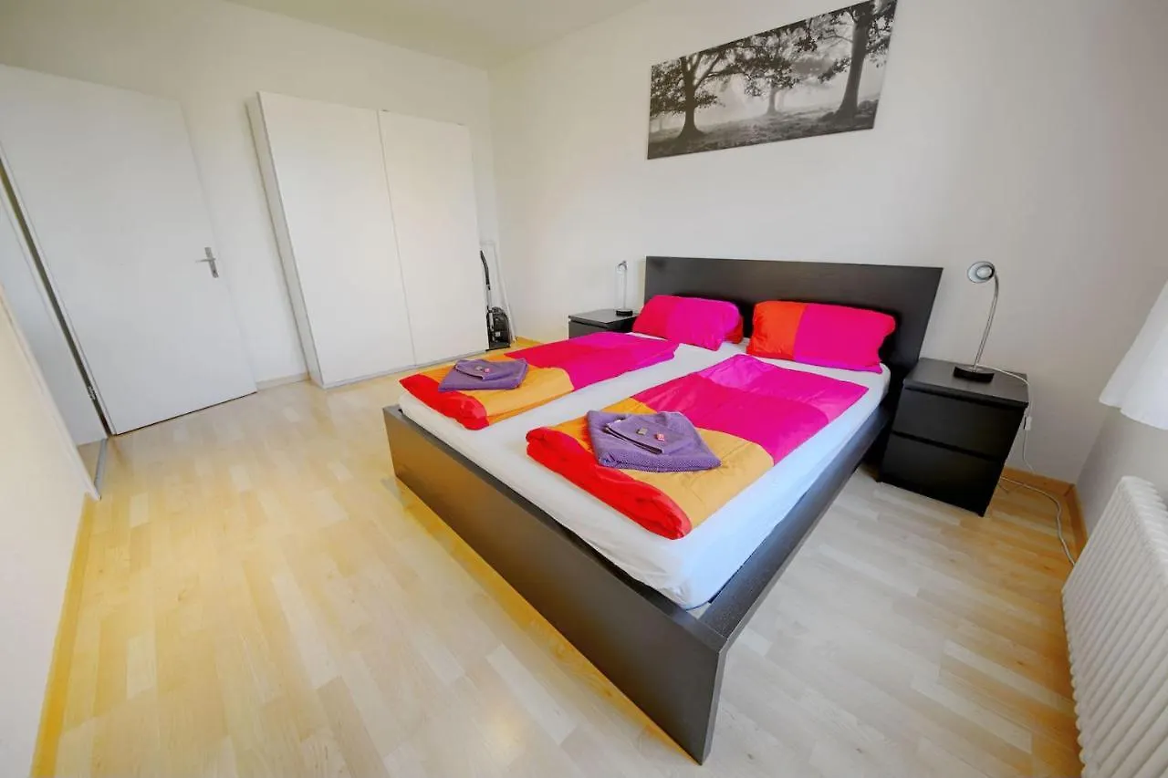 Hitrental Stauffacher Apartments Zurigo