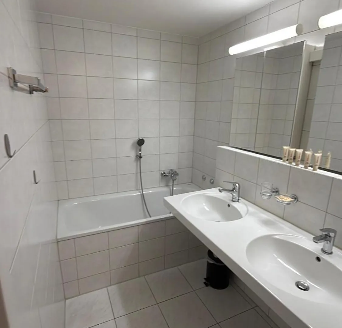 Hitrental Stauffacher Apartments Zurigo